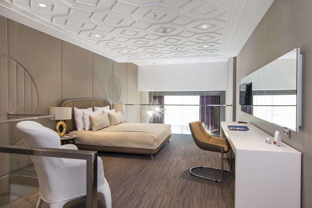 Ramada Hotel & Suites By Wyndham Izmir Kemalpasa מראה חיצוני תמונה