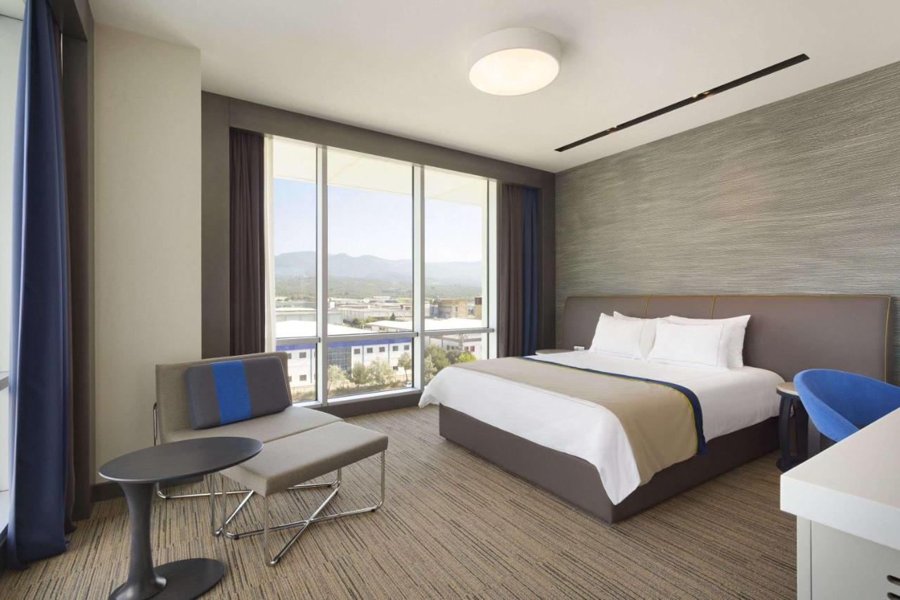 Ramada Hotel & Suites By Wyndham Izmir Kemalpasa מראה חיצוני תמונה