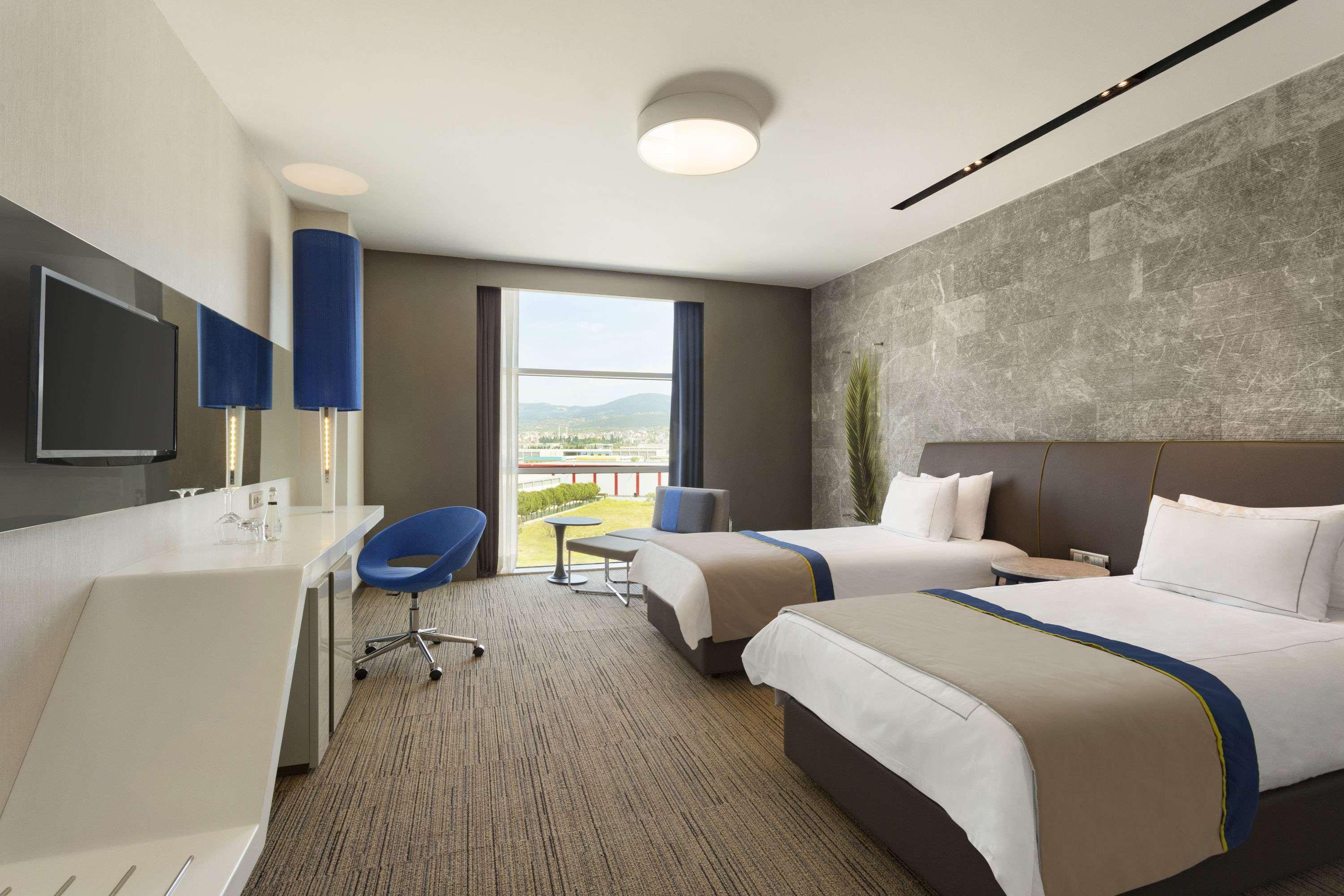Ramada Hotel & Suites By Wyndham Izmir Kemalpasa מראה חיצוני תמונה