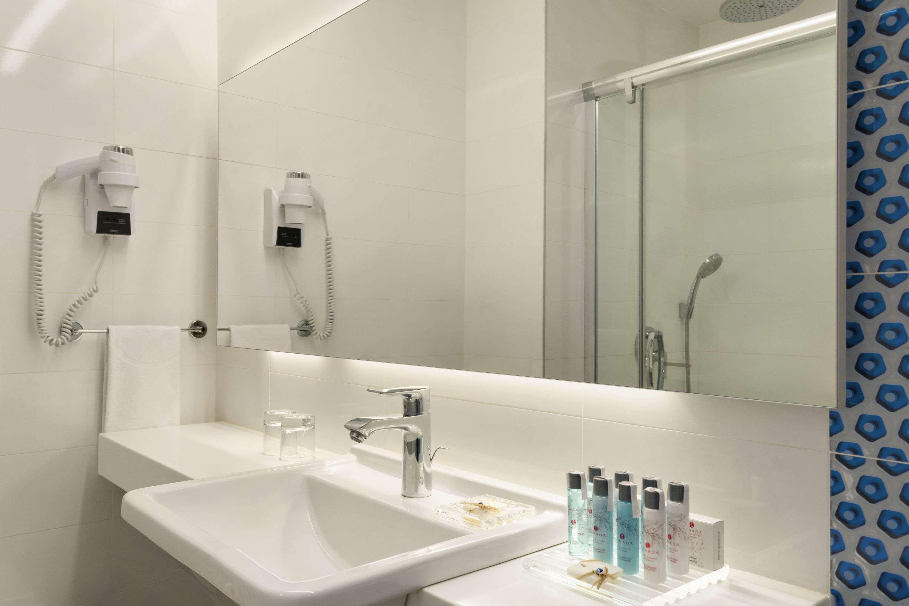Ramada Hotel & Suites By Wyndham Izmir Kemalpasa מראה חיצוני תמונה
