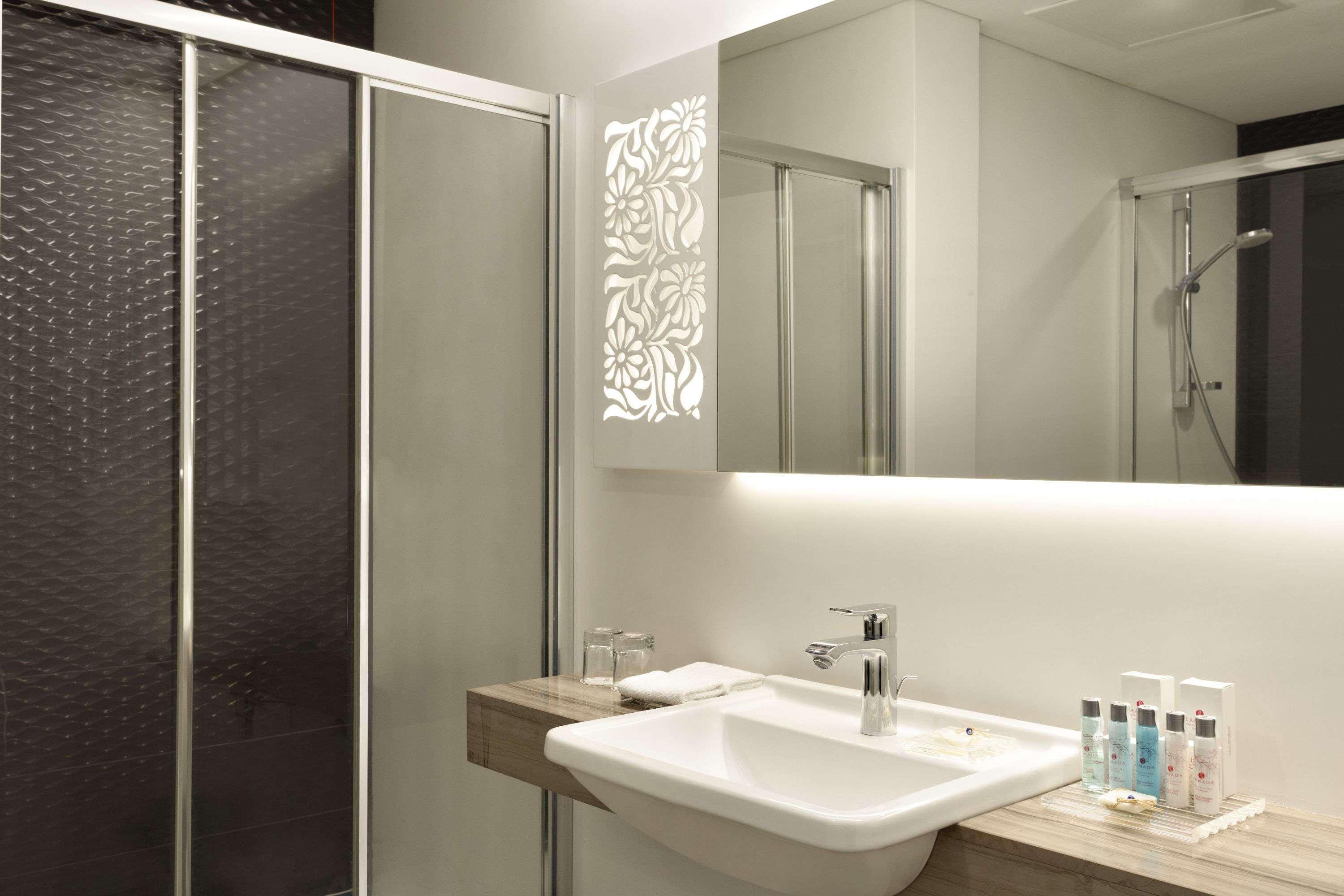 Ramada Hotel & Suites By Wyndham Izmir Kemalpasa מראה חיצוני תמונה