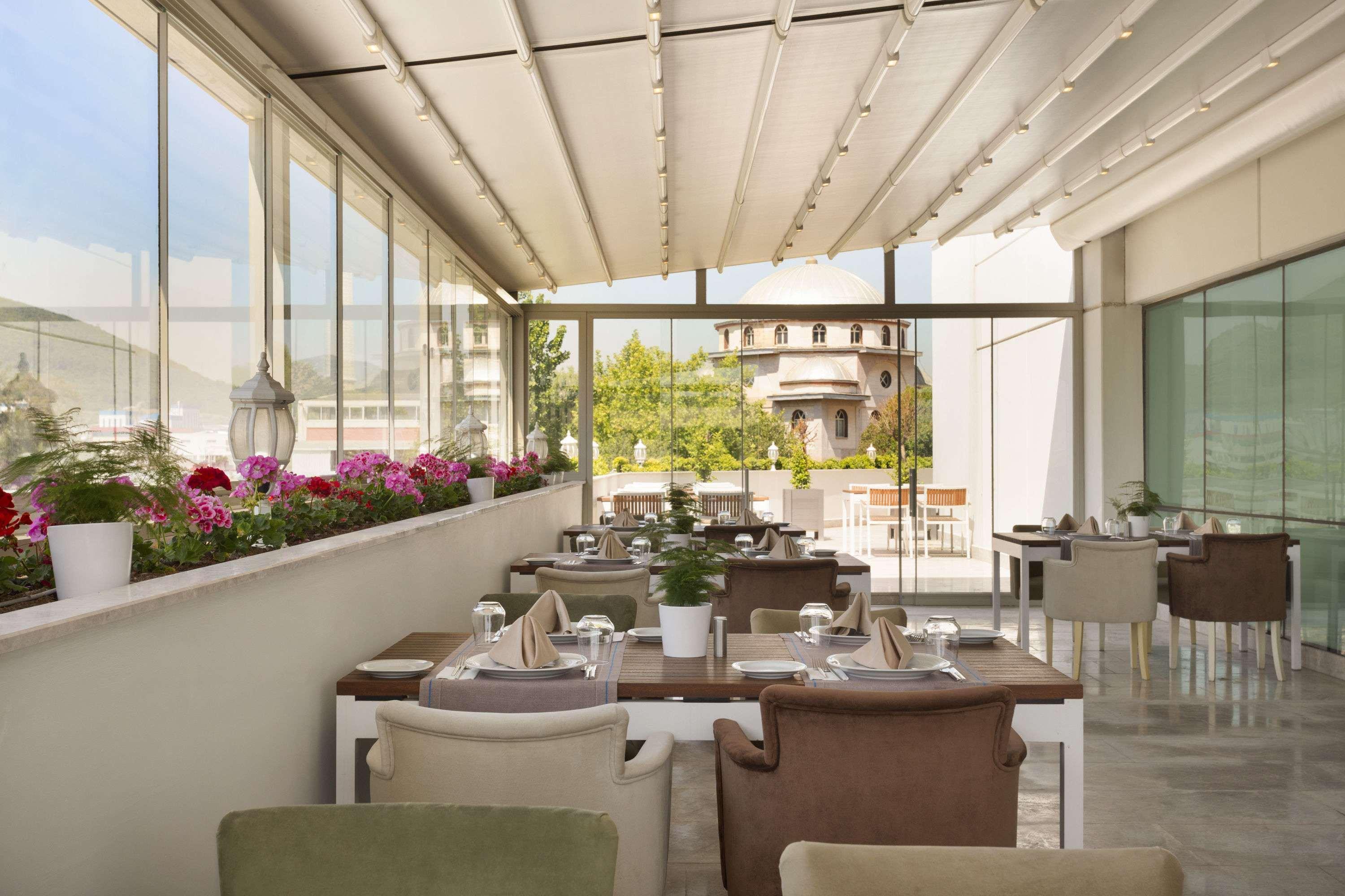 Ramada Hotel & Suites By Wyndham Izmir Kemalpasa מראה חיצוני תמונה