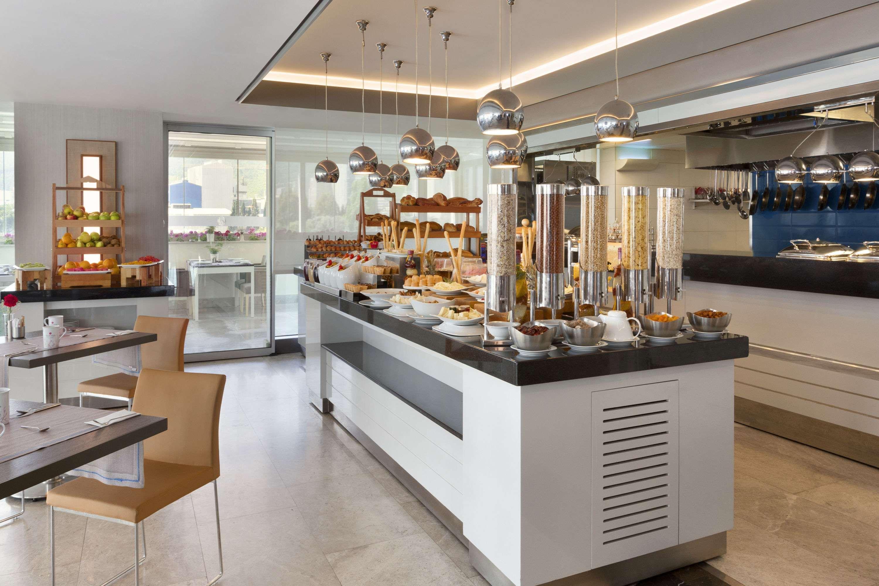 Ramada Hotel & Suites By Wyndham Izmir Kemalpasa מראה חיצוני תמונה