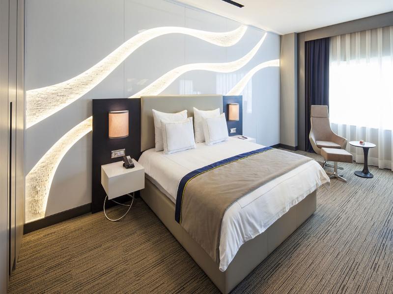 Ramada Hotel & Suites By Wyndham Izmir Kemalpasa מראה חיצוני תמונה