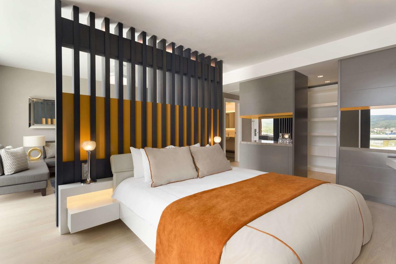 Ramada Hotel & Suites By Wyndham Izmir Kemalpasa מראה חיצוני תמונה