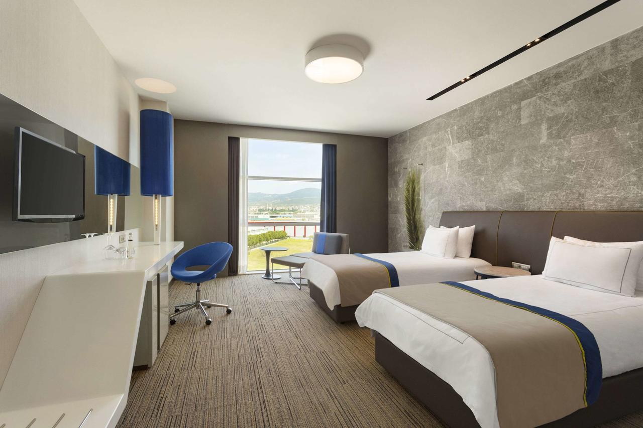 Ramada Hotel & Suites By Wyndham Izmir Kemalpasa מראה חיצוני תמונה