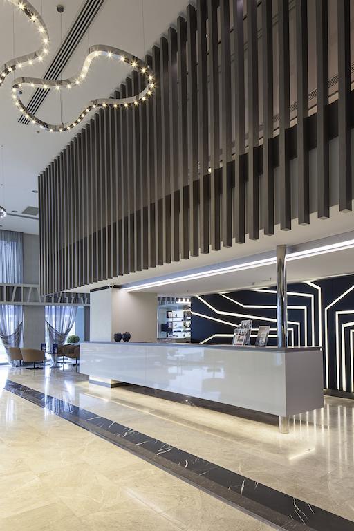Ramada Hotel & Suites By Wyndham Izmir Kemalpasa מראה חיצוני תמונה