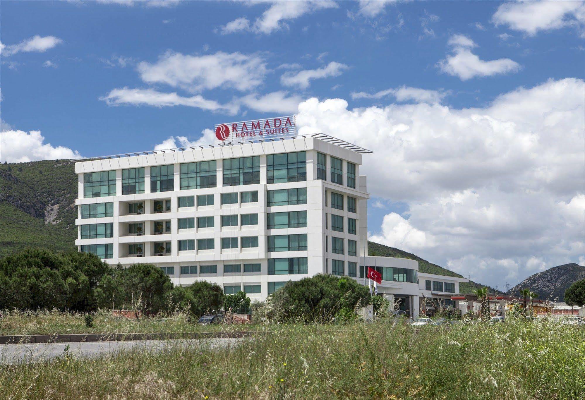 Ramada Hotel & Suites By Wyndham Izmir Kemalpasa מראה חיצוני תמונה