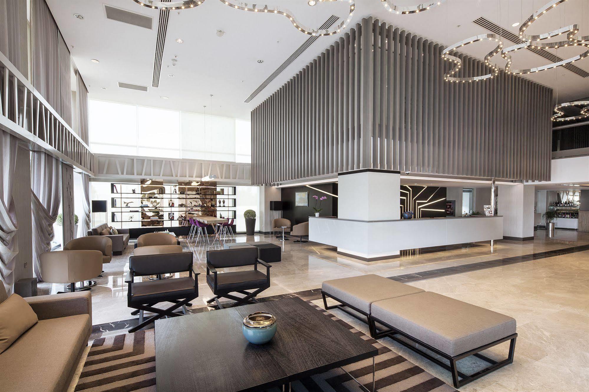 Ramada Hotel & Suites By Wyndham Izmir Kemalpasa מראה חיצוני תמונה