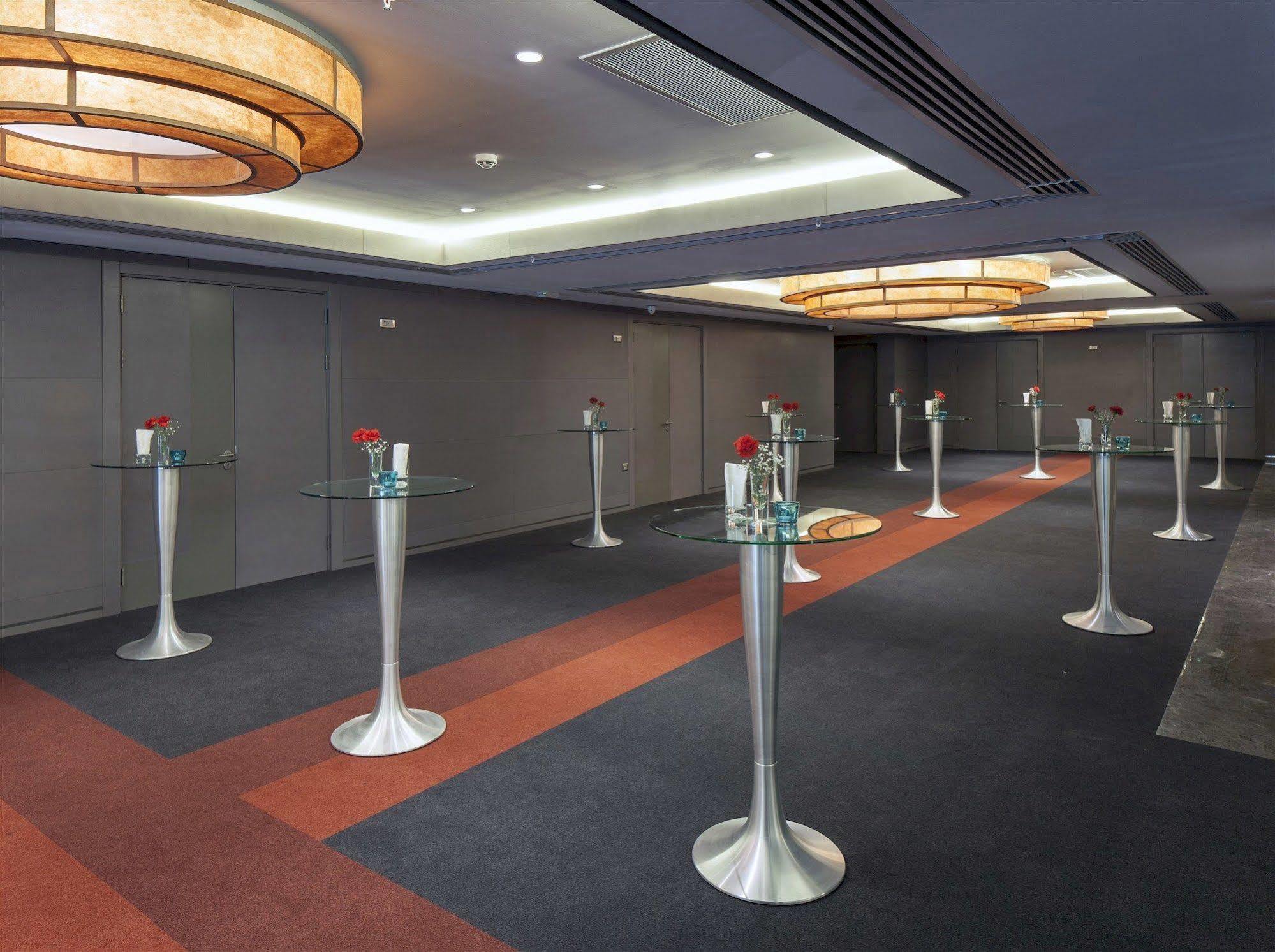 Ramada Hotel & Suites By Wyndham Izmir Kemalpasa מראה חיצוני תמונה