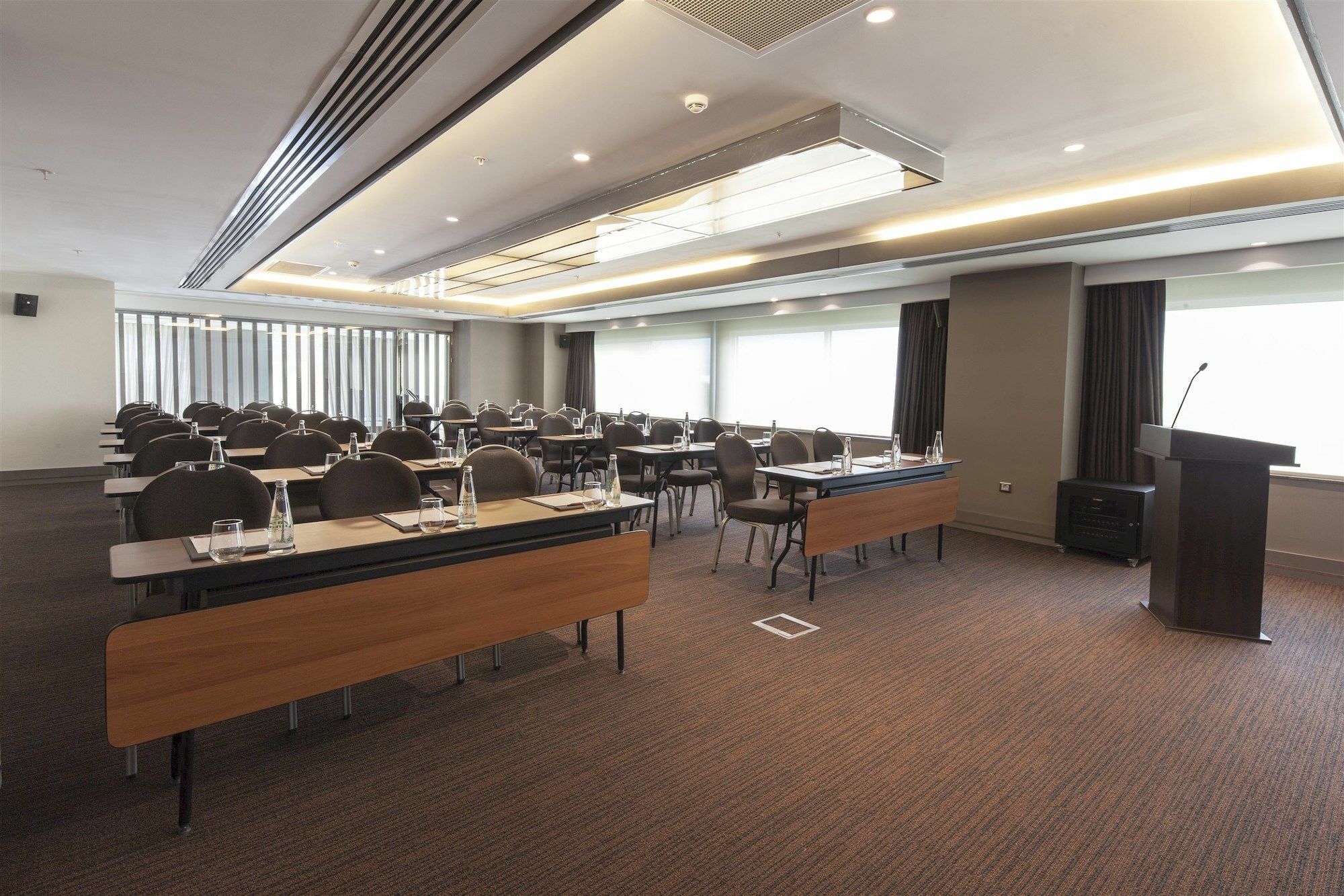 Ramada Hotel & Suites By Wyndham Izmir Kemalpasa מראה חיצוני תמונה