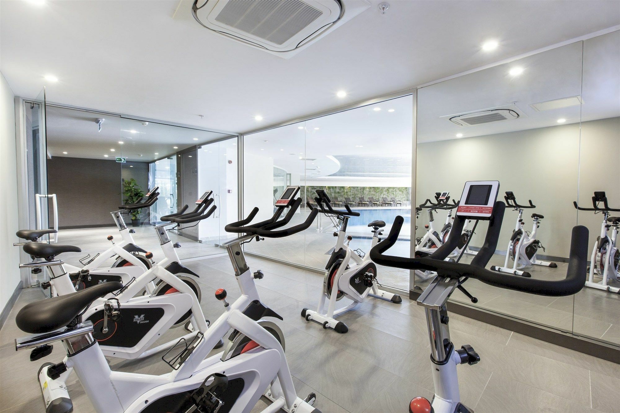 Ramada Hotel & Suites By Wyndham Izmir Kemalpasa מראה חיצוני תמונה