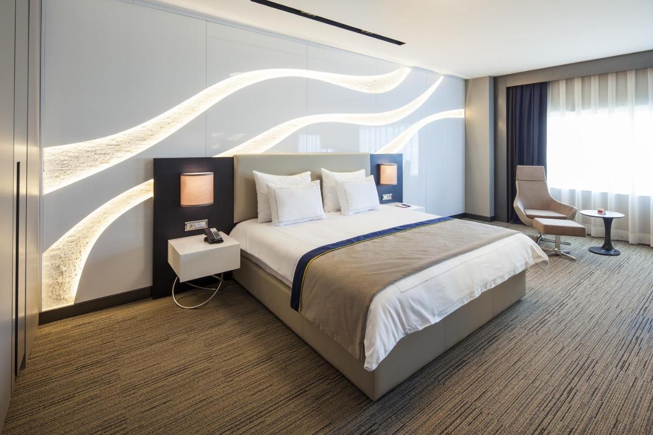 Ramada Hotel & Suites By Wyndham Izmir Kemalpasa מראה חיצוני תמונה