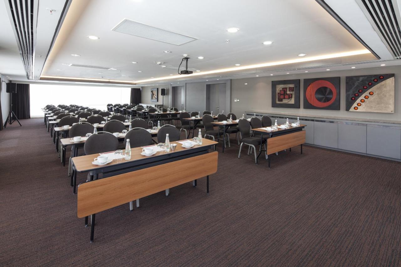 Ramada Hotel & Suites By Wyndham Izmir Kemalpasa מראה חיצוני תמונה